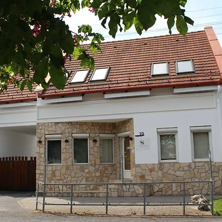 The Secret Garden - B&B Keszthely